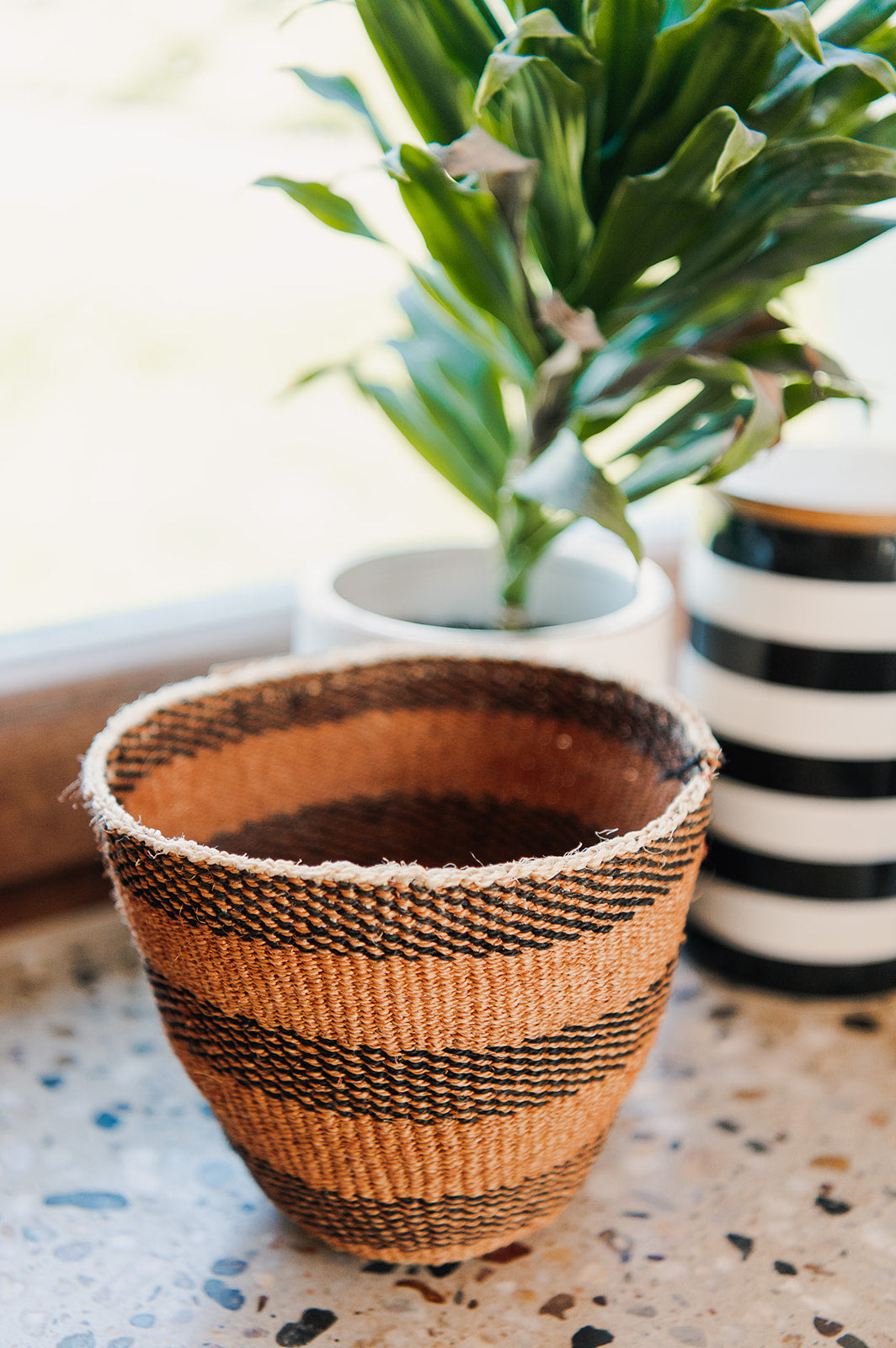 Sisal basket - fine weave - classic colours