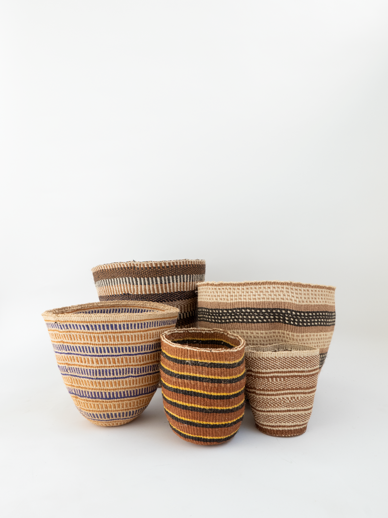 Sisal basket - fine weave - classic colours